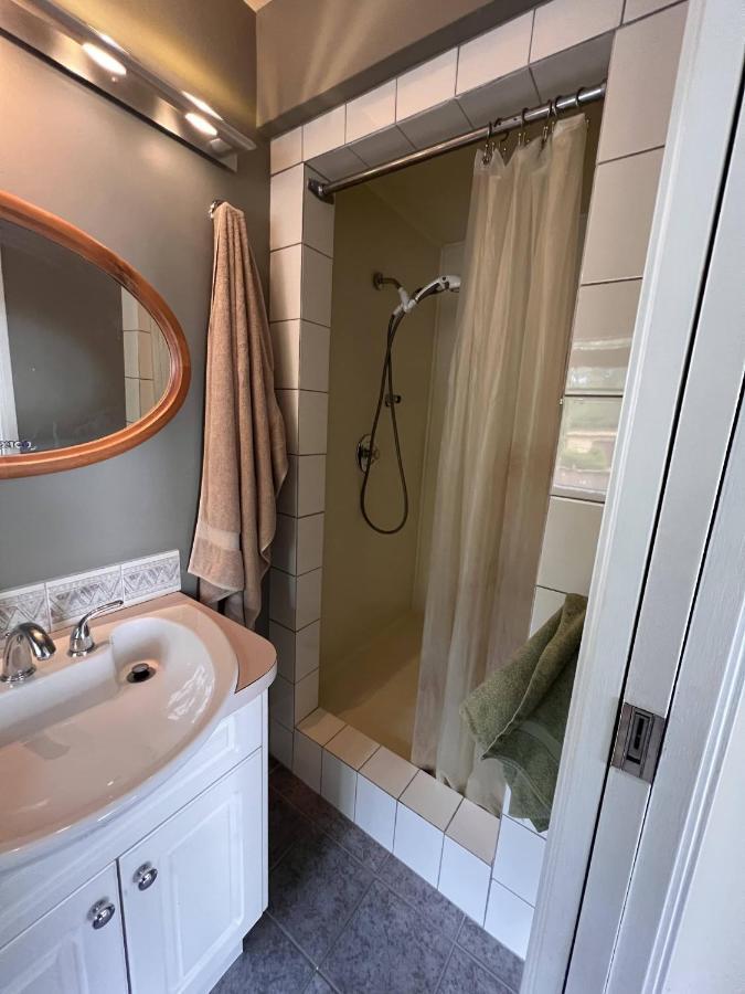 Seymour Private Bedroom, Ensuite Bathroom With Shared Pool, Hot Tub With Views North Vancouver Exterior foto